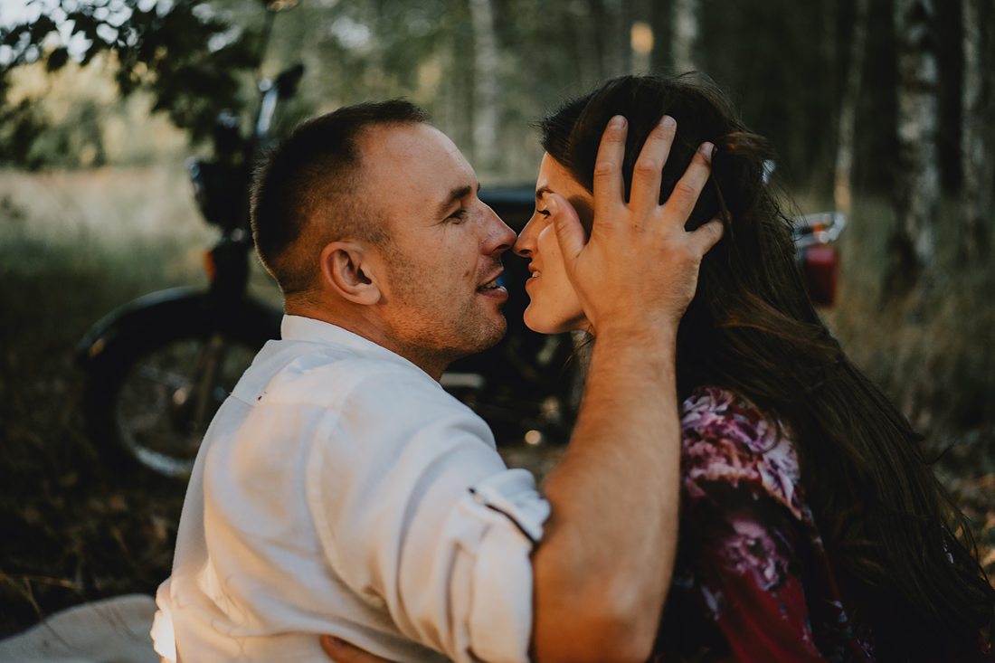 motocykl sesja narzeczeńska