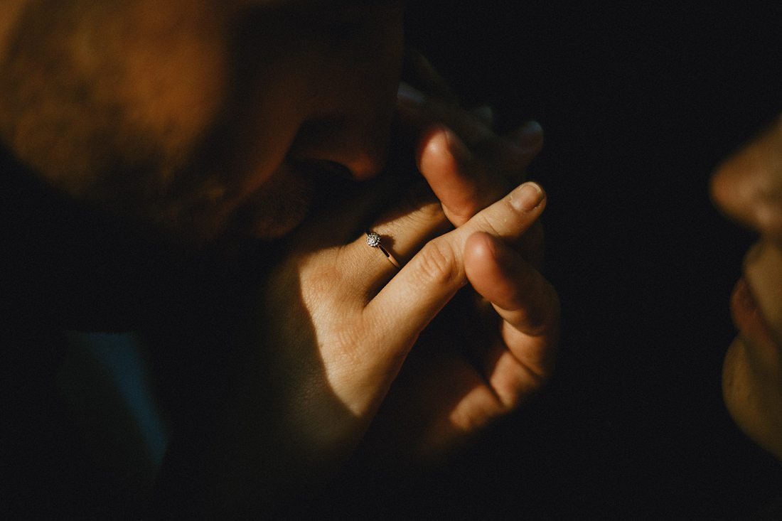 zaręczyny sesja pierścionek