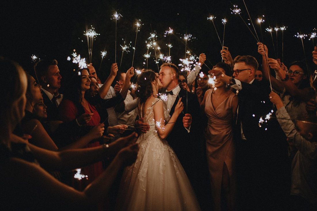 zimne ognie na wesele zdjęcia grupowe