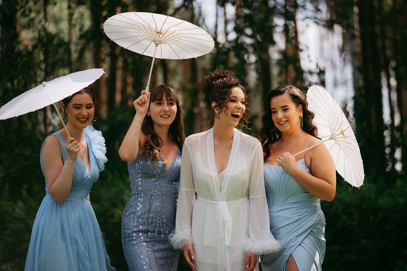 Panna młoda z druhnami — fotografia ślubna